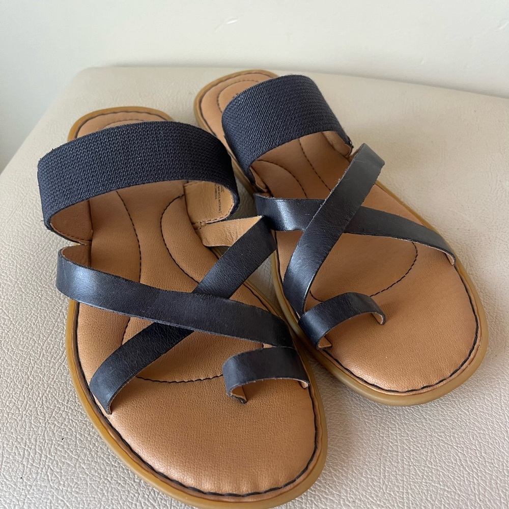 BØRN Chai Toe Loop Strappy Leather Slide Flat Sandal Women’s size 8